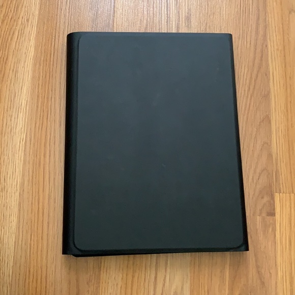 iPad case + chargeable wireless Bluetooth keyboard - Picture 8 of 9